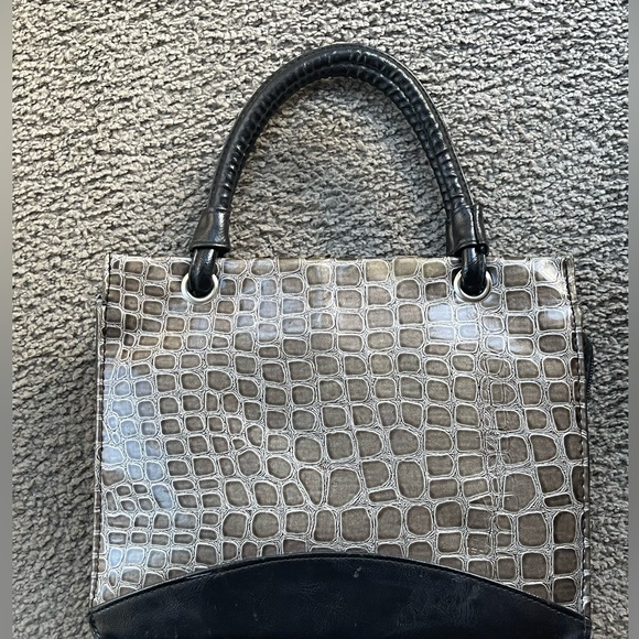 Christian Arts Reptile Print w/Cross bag. Unzips to lay flat!! 10.5”x9”x2.5”. - Picture 7 of 9